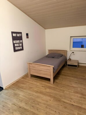 Room - Apartment 'Monteurwohnung Gross' with Shared Terrace and Wi-Fi (Runkel)