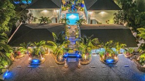 A resort with a central pool, multiple guest rooms, and a well-maintained garden area. - Walk to Siesta Key Beach & Village | Pool | Dock | Game Room! (Siesta Key)