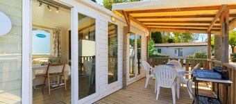 Mobile Home for 6 near Sète & Montpellier in 4-Star Campsite