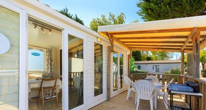 Mobile Home for 6 near Sète & Montpellier in 4-Star Campsite
