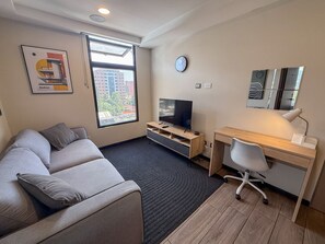 Living area - Stylish · Stunning Views · King Bed · Work Space (Ciudad de Guatemala)