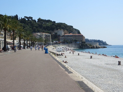 Magnifique 2p au coeur du vieux Nice
