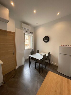 Dining - Massena: Hyper Centre Studio 2p (Nice)