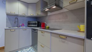 Coffee/tea maker, fridge, microwave, oven - Agréable et Cosy - Suquet - proche des plages (Cannes)