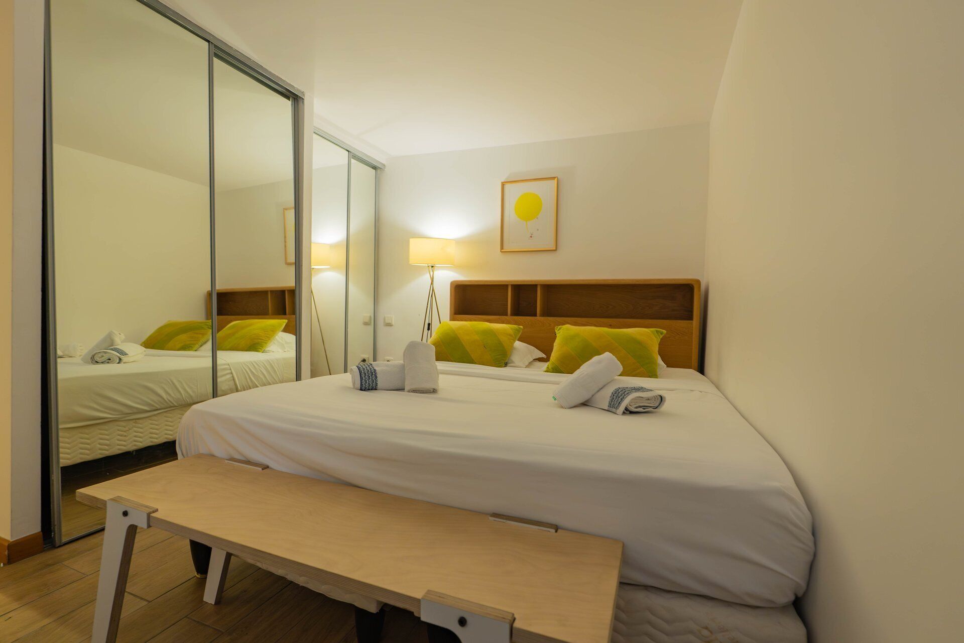 2 bedrooms, internet, bed sheets