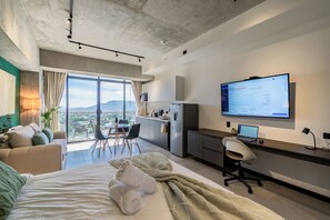 1 bedroom, iron/ironing board, WiFi, bed sheets - 11th-floor Modern City Loft | Zona Rosa San Benito (San Salvador)