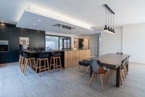 Dining - Superbe villa 3 chambres – Piscine  & 2 pièces (Biot)