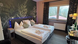 Chambre Double Standard, vue jardin | Coffres-forts dans les chambres, Wi-Fi gratuit