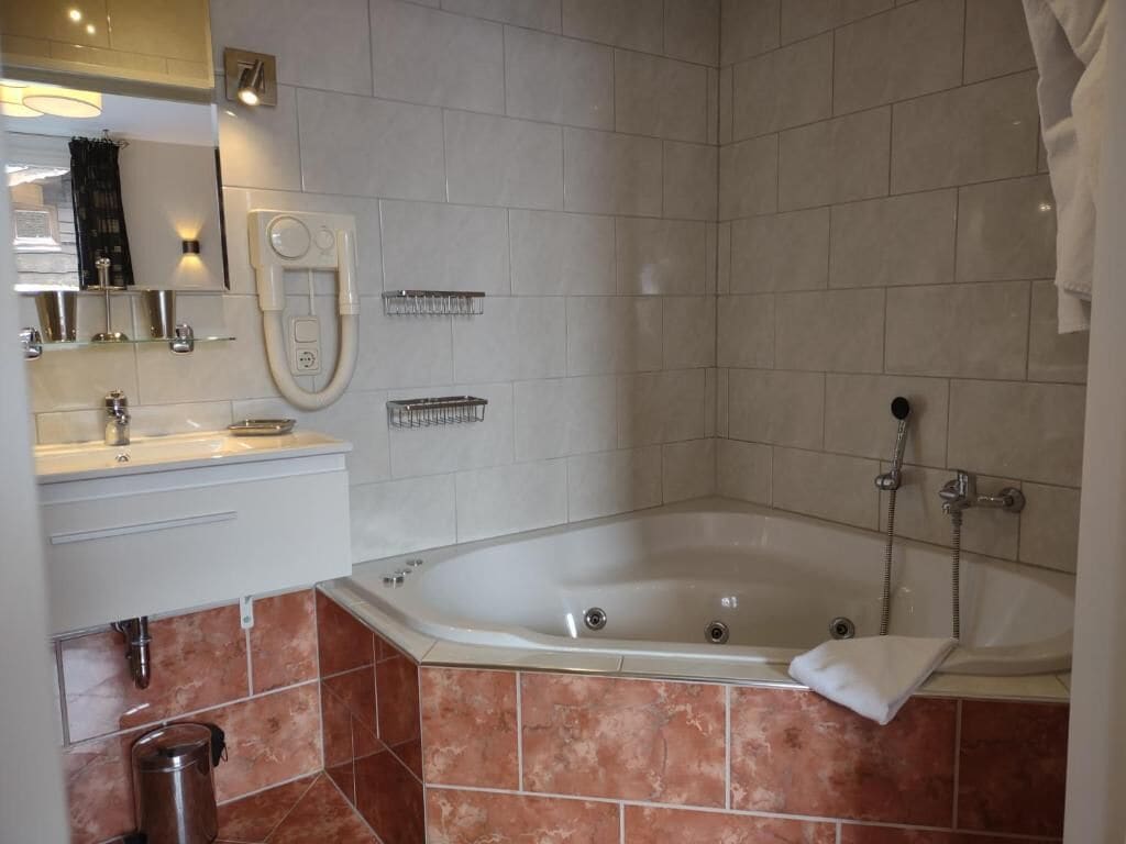 Deluxe Suite, Sauna, Garden View | Bathroom