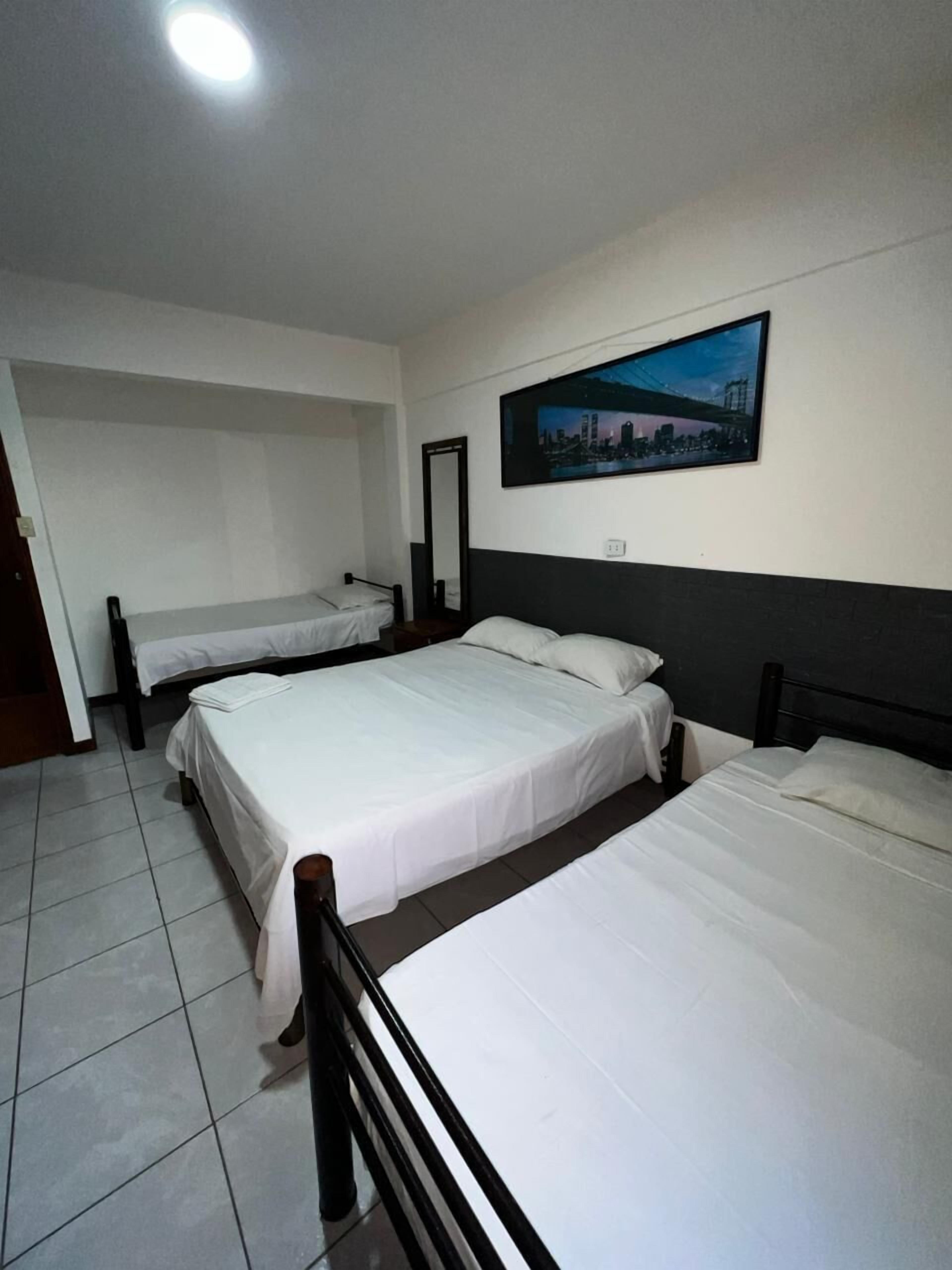 Family Room, 3 Twin Beds