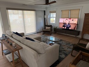 Living area - Furnished Luxury 2-bedroom Coastal Modern House: Perfect, Quiet Spot in Coronado (Coronado)