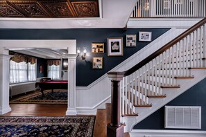 Interior - Warwick Manor-Historic Estate-Sleeps 14 (Salisbury)