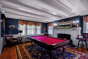 Games room - Warwick Manor-Historic Estate-Sleeps 14 (Salisbury)