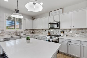 Private kitchen - Queen Creek • Family Fun • BBQ • Pool (Queen Creek)