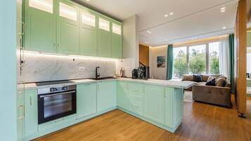 Refrigerador, microondas, horno, placa de cocina