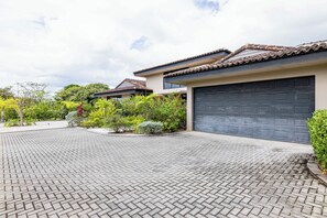 Exterior - Hacienda Pinilla Villa - Golf Fairway View - Private Pool - Beach Club Access (Tamarindo)