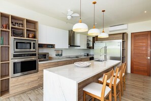 Private kitchen - Hacienda Pinilla Villa - Golf Fairway View - Private Pool - Beach Club Access (Tamarindo)