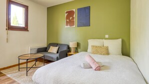 Fer et planche à repasser, Wi-Fi gratuit, draps fournis