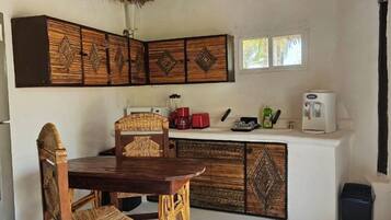 Luxury Cabin, Lake View | Tempat makan