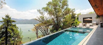 Villa del Carmen: Pool & Lake Views