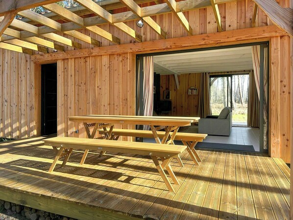 Outdoor dining - Timber cabin among pines near Mimizan beaches (Saint Paul en Born)