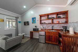 Interior - S1 Sea Lion - Peaceful Beachfront Studio with AC and Full Kitchenette (Roatan)