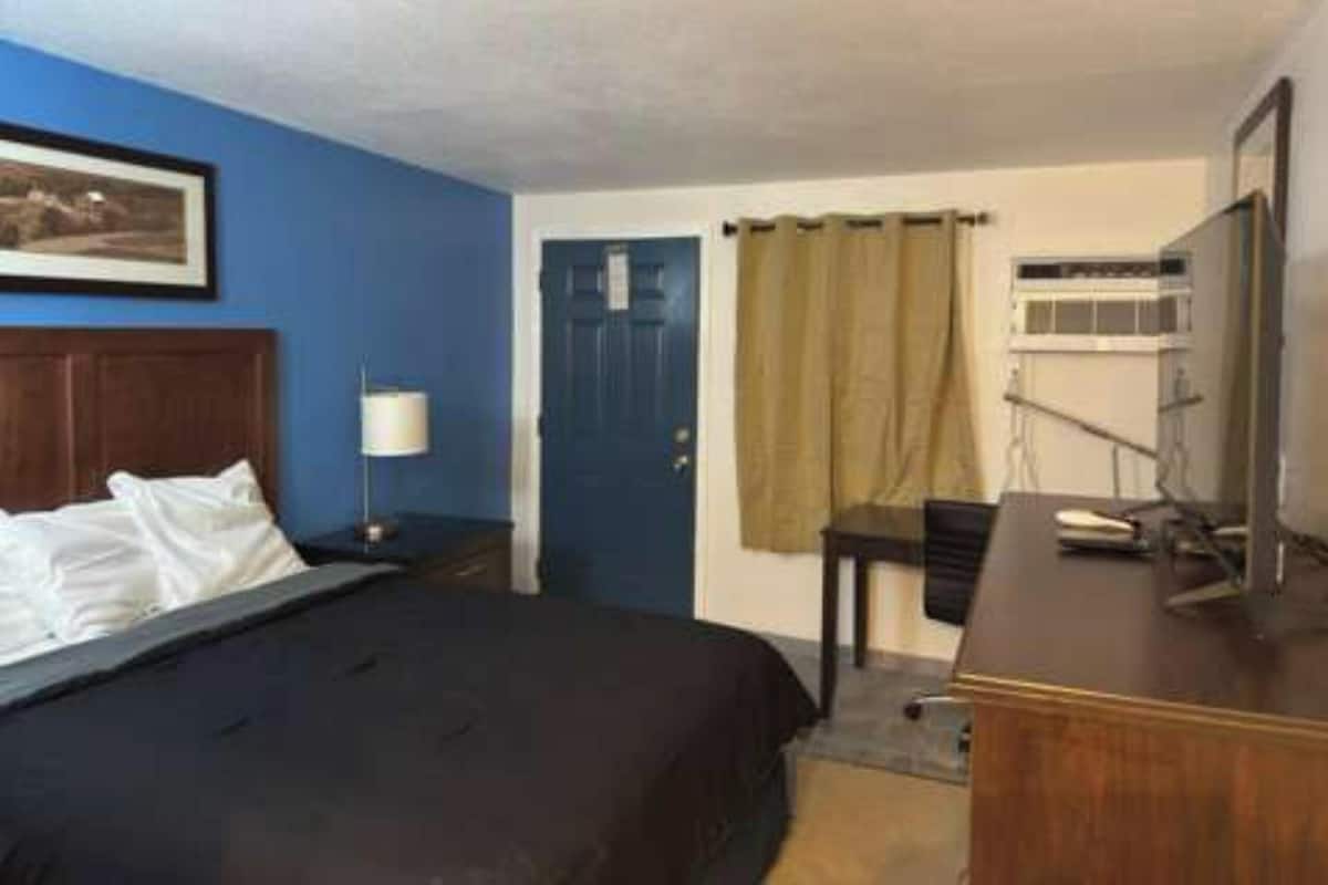 Desk, bed sheets