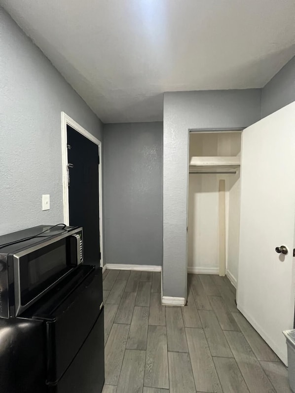 Desk, iron/ironing board, free WiFi - Florida Garden Motel Winter Haven Near Legoland (Winter Haven)