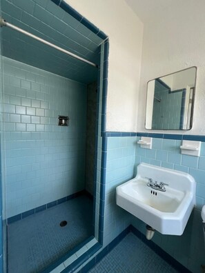 Amenidades de baño gratuitas y toallas 