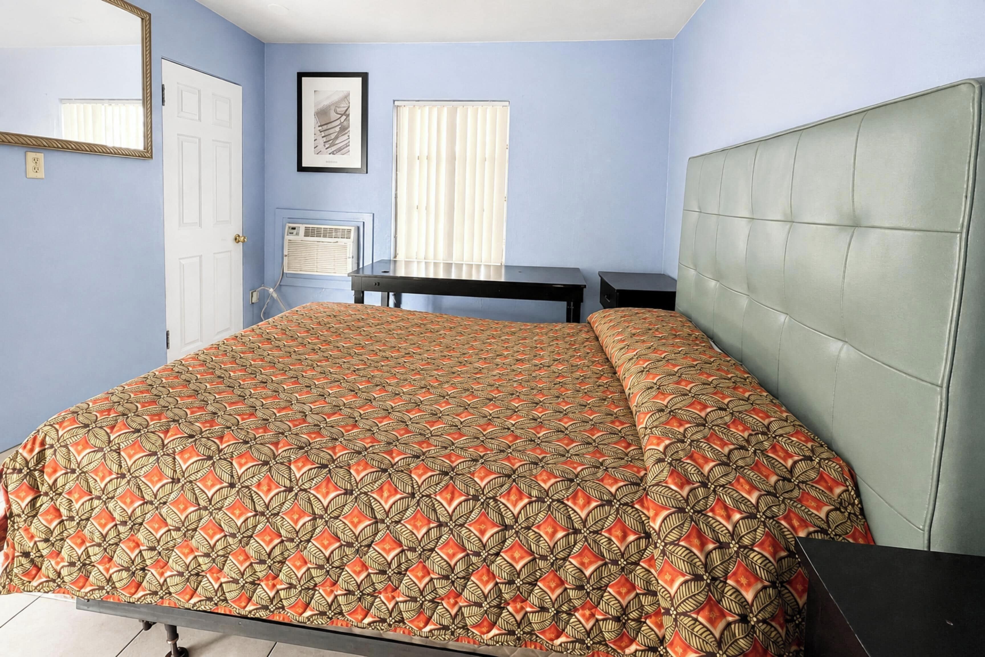 Room, 1 King Bed, Smoking, Kitchenette | Desk, iron/ironing board (on request), WiFi (free), bed sheets