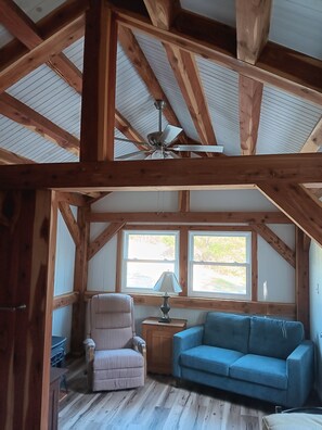 TV, DVD player - Grand Oaks Timber Frame Tiny House (Lebanon)