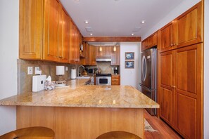 Private kitchen - Stylish  2 Bedroom Condo - Where TrackMeets Beach (Solana Beach)