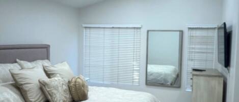 Iron/ironing board, WiFi, bed sheets