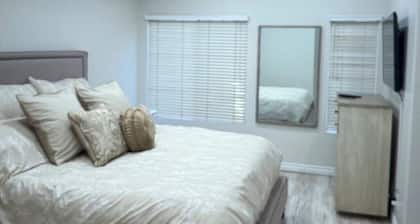 Lovely gated T.O. home monthly housekeeping. Community pool, spa & tennis courts