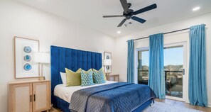 3 bedrooms, WiFi - Lakefront Luxury Condo w/ Fire Pit, 10 Min. to Dow (Hot Springs)