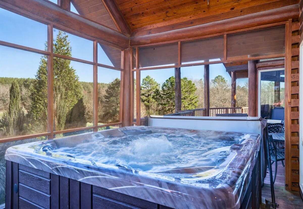 Indoor spa tub