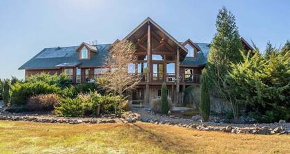 Luxury Retreat w/ Heated Pool - Sleeps 28