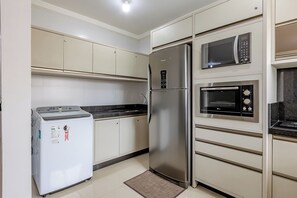 Private kitchen - 2-bedroom apartment with spa near Expocentro Beaches (Balneário Camboriú)