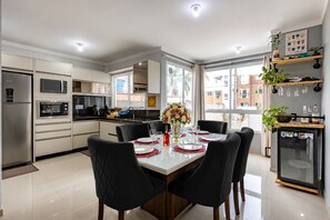 Private kitchen - 2-bedroom apartment with spa near Expocentro Beaches (Balneário Camboriú)