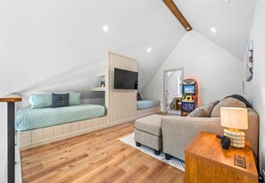 2 bedrooms, WiFi, bed sheets - Stylish A-Frame Getaway with Pool and Lake Access (Garland County)