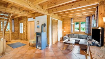 Kamin, Tischtennisplatte, Stereoanlage