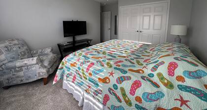 Memories - Spacious 4-Bedroom Home • Private Screened Pool • Minutes to Beaches