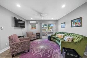 Smart TV - Flamingo@Sam's | King Beds | Hot Tub | Lake Access (Hot Springs)
