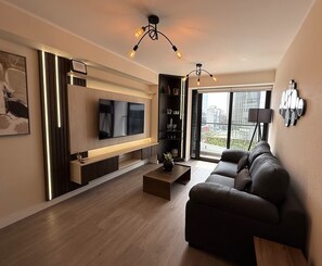 Superior Apartment, Balcony, City View | Living area | 55-inch Smart TV with cable channels - Aparts4Days 1 Bedroom Apartment AR (Lima)