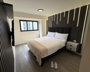 Superior Apartment, Balcony, City View | Premium bedding, down duvets, desk, laptop workspace - Aparts4Days 1 Bedroom Apartment AR (Lima)