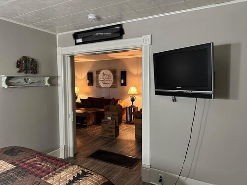 Cozy 1-bedroom house near downtown Sturgis!!