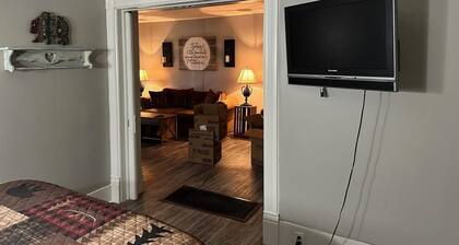 Cozy 1-bedroom house near downtown Sturgis!!