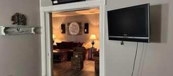 Cozy 1-bedroom house near downtown Sturgis!!