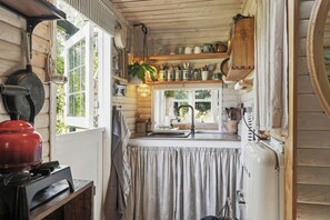 Uuni, kahvin-/teenkeitin