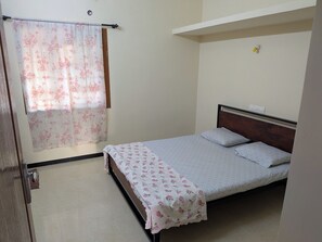2 bedrooms, iron/ironing board, WiFi, bed sheets - Luxury Villa Stay in Coimbatore - Perfect for Isha Yoga (Coimbatore)